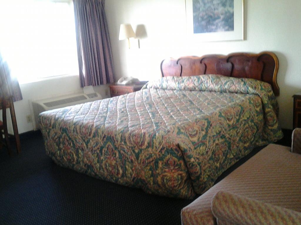 Budget Inn Tulare Bilik gambar