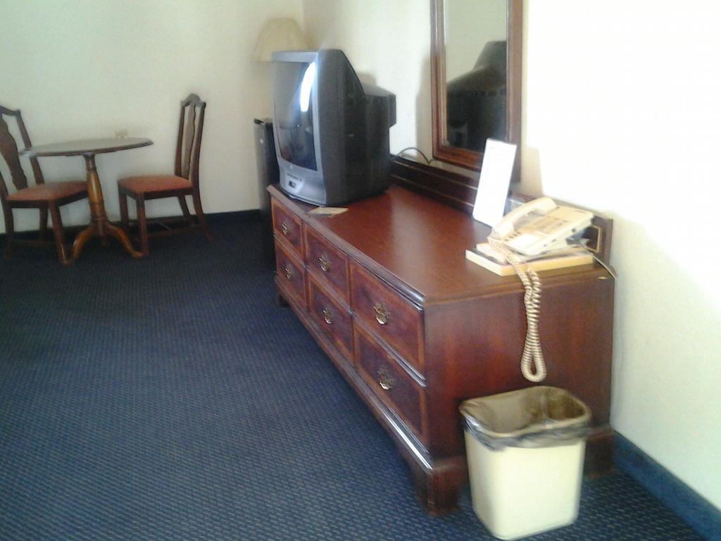 Budget Inn Tulare Bilik gambar