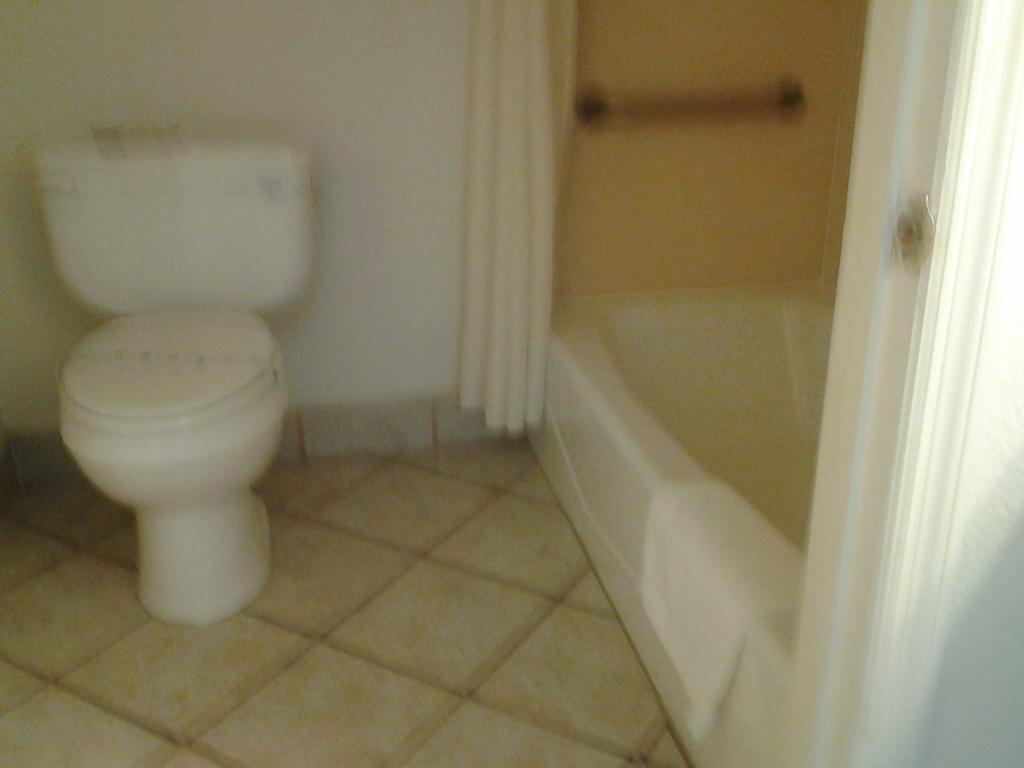 Budget Inn Tulare Bilik gambar