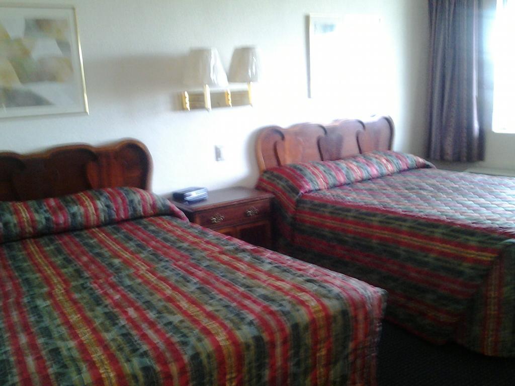 Budget Inn Tulare Bilik gambar